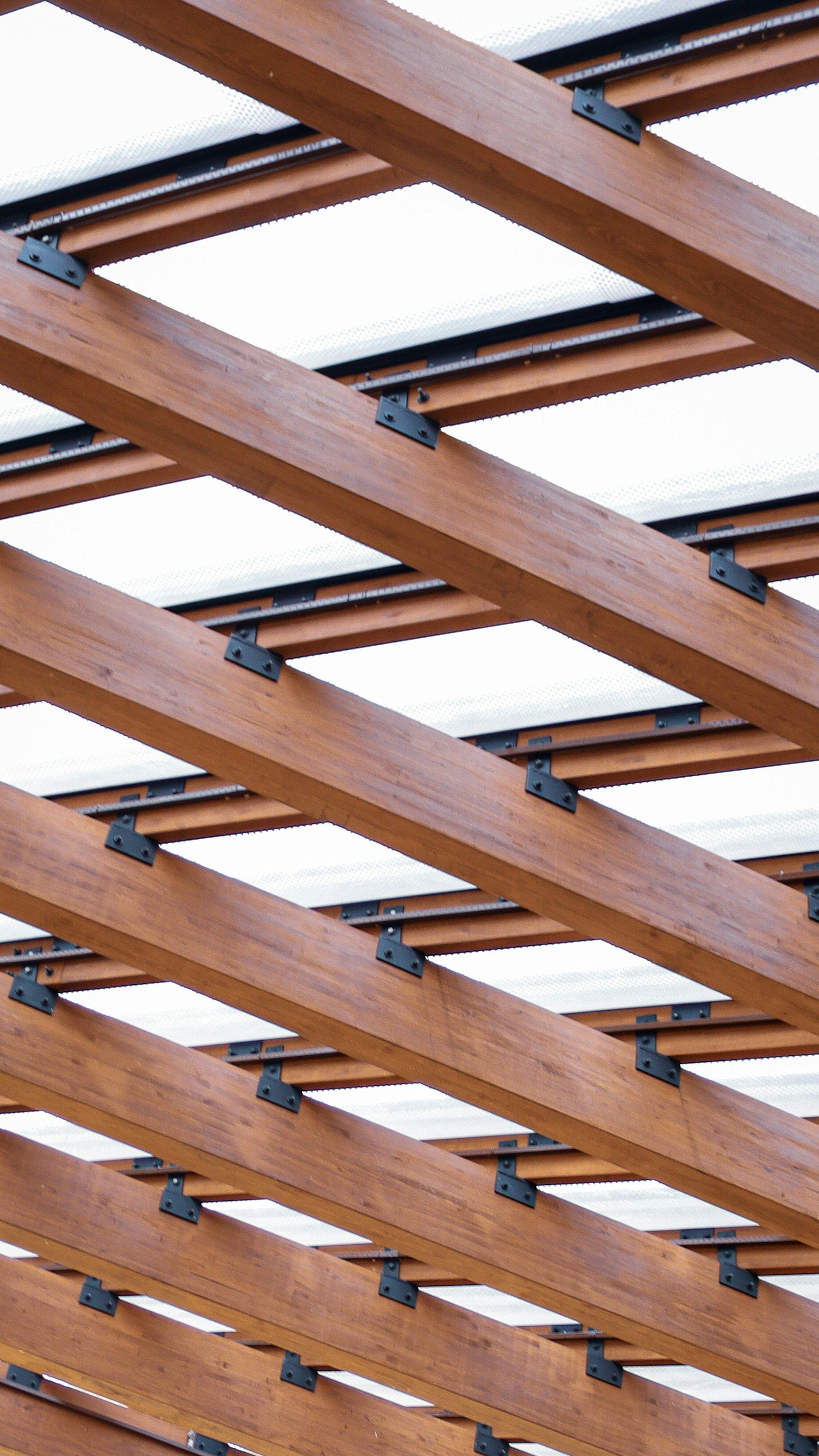 Glulam roof beams with steel connectors